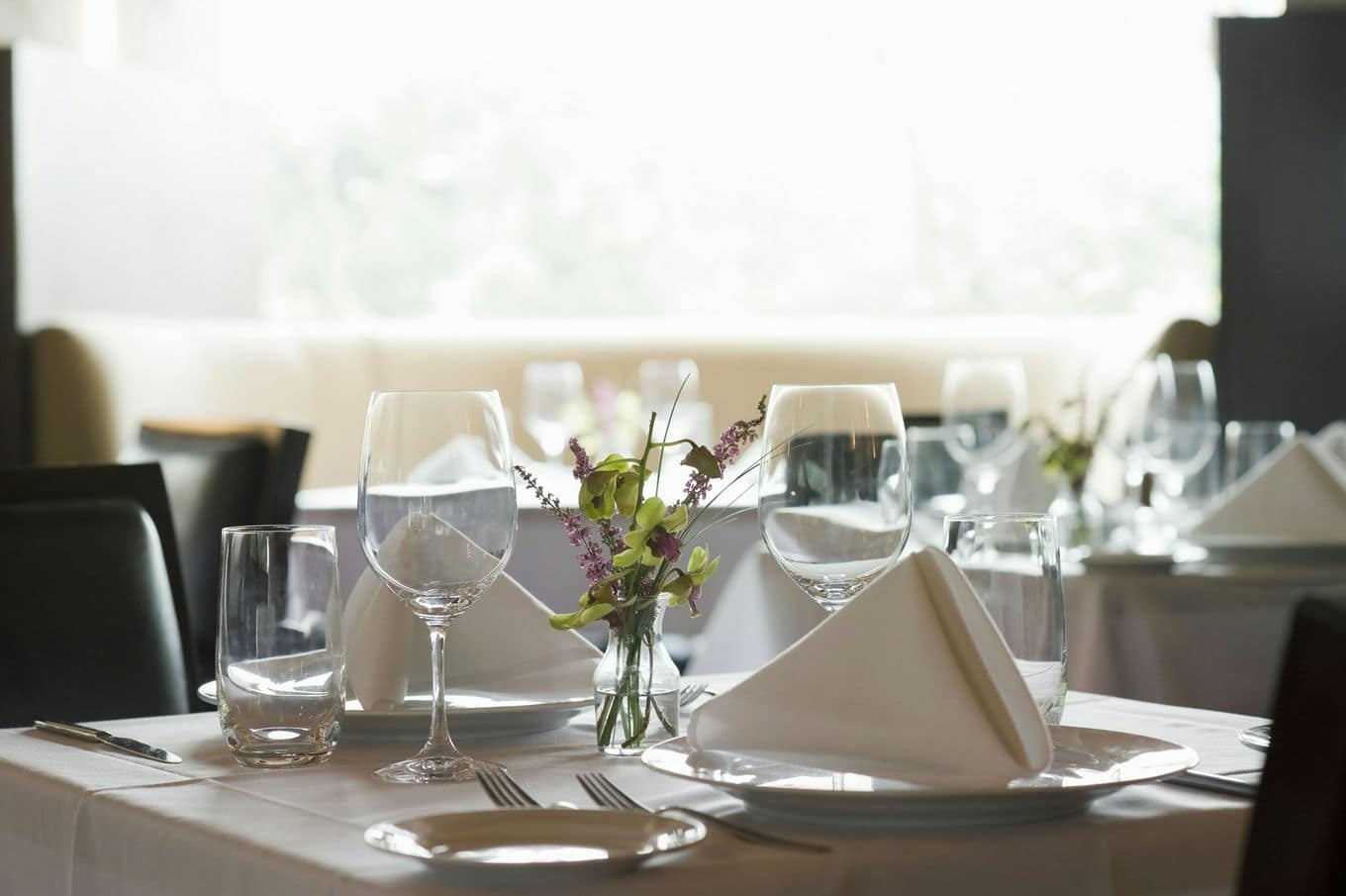 stolik restauracyjny